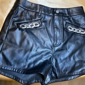 Akita shorts